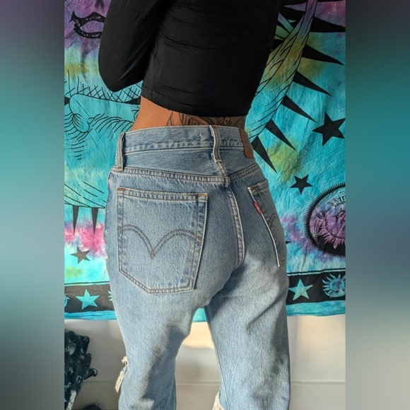 Levi's Women's Light Blue High Rise Jeans - Picture 1 of 7